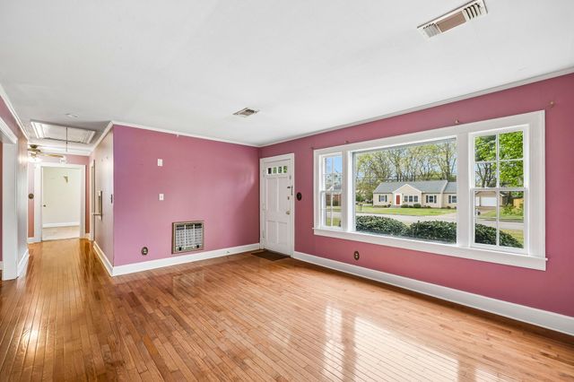 1311 N Tennessee Blvd, Murfreesboro, TN 37130