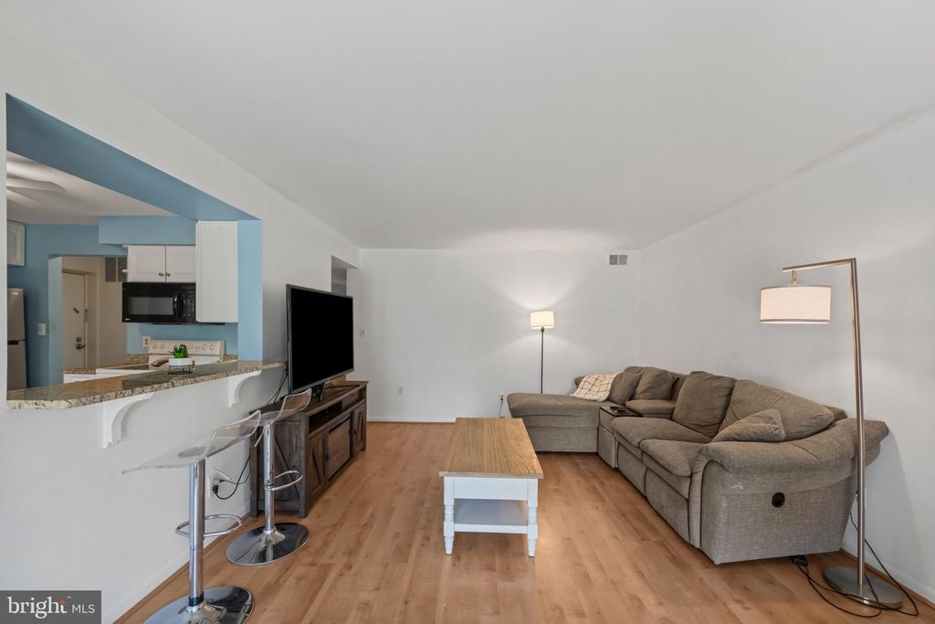 Image 9 of property listing at 5 ELPHIN #301, Lutherville Timonium, MD 21093