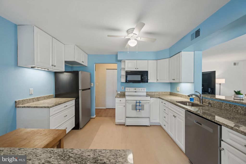 Image 11 of property listing at 5 ELPHIN #301, Lutherville Timonium, MD 21093