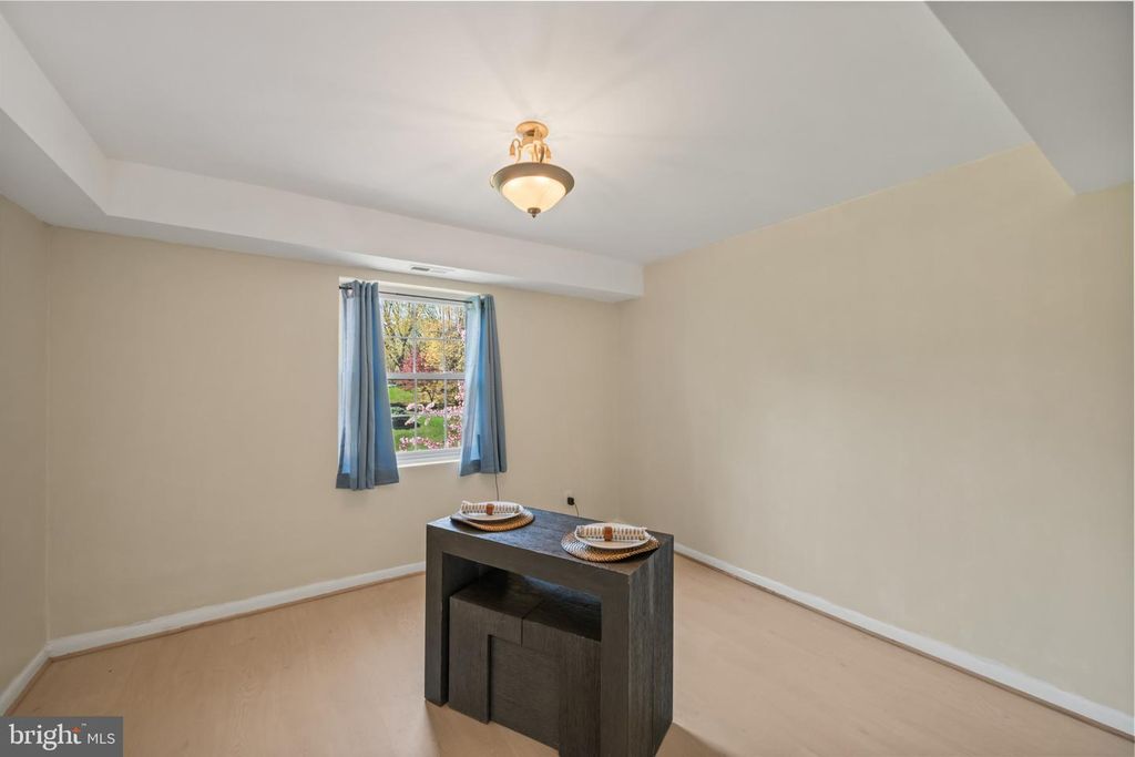 Image 15 of property listing at 5 ELPHIN #301, Lutherville Timonium, MD 21093