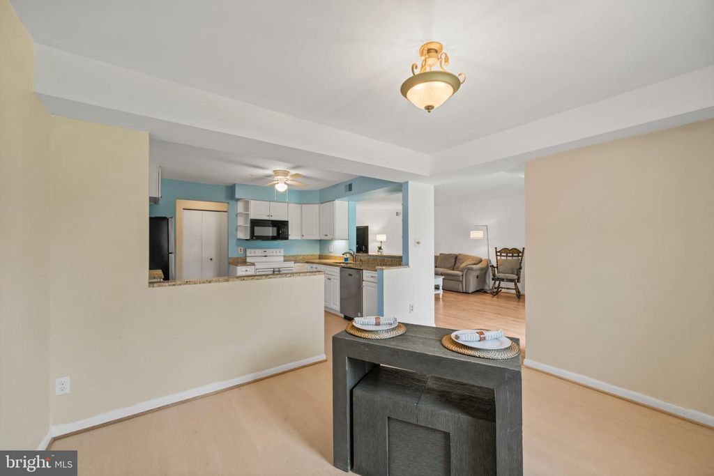 Image 16 of property listing at 5 ELPHIN #301, Lutherville Timonium, MD 21093