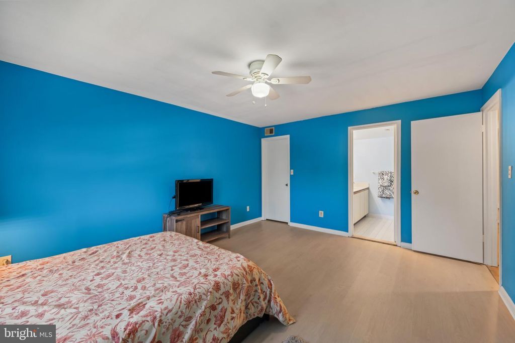 Image 20 of property listing at 5 ELPHIN #301, Lutherville Timonium, MD 21093