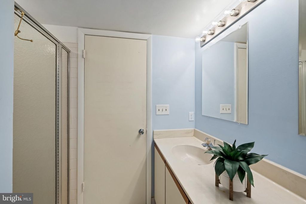 Image 21 of property listing at 5 ELPHIN #301, Lutherville Timonium, MD 21093