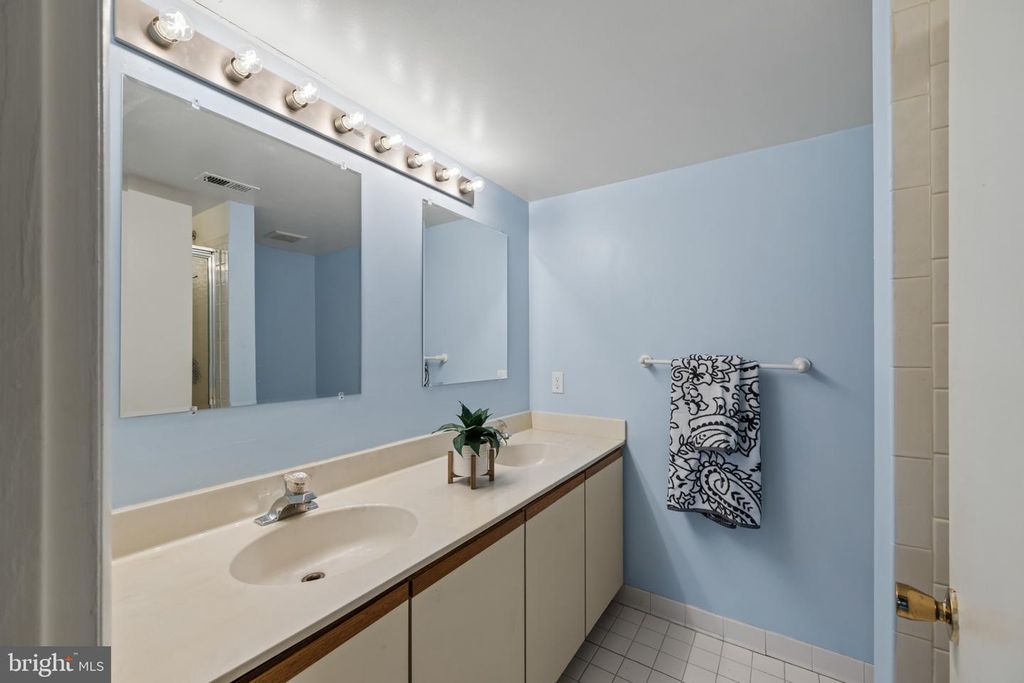 Image 22 of property listing at 5 ELPHIN #301, Lutherville Timonium, MD 21093