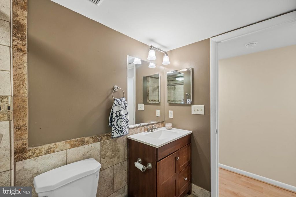 Image 27 of property listing at 5 ELPHIN #301, Lutherville Timonium, MD 21093