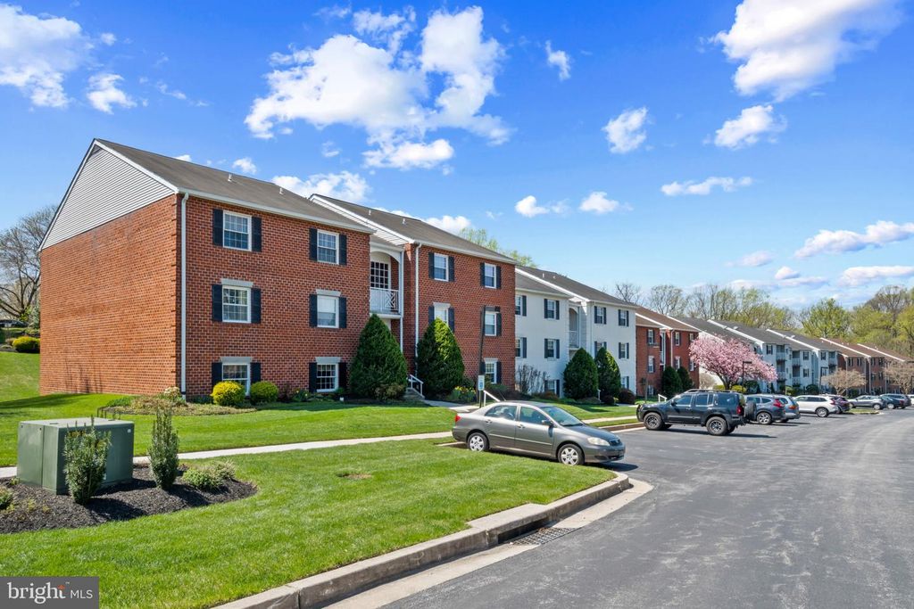 Image 2 of property listing at 5 ELPHIN #301, Lutherville Timonium, MD 21093