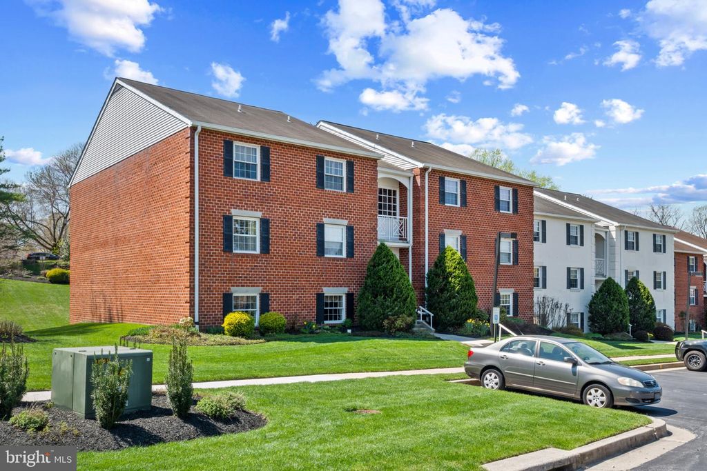 Image 3 of property listing at 5 ELPHIN #301, Lutherville Timonium, MD 21093