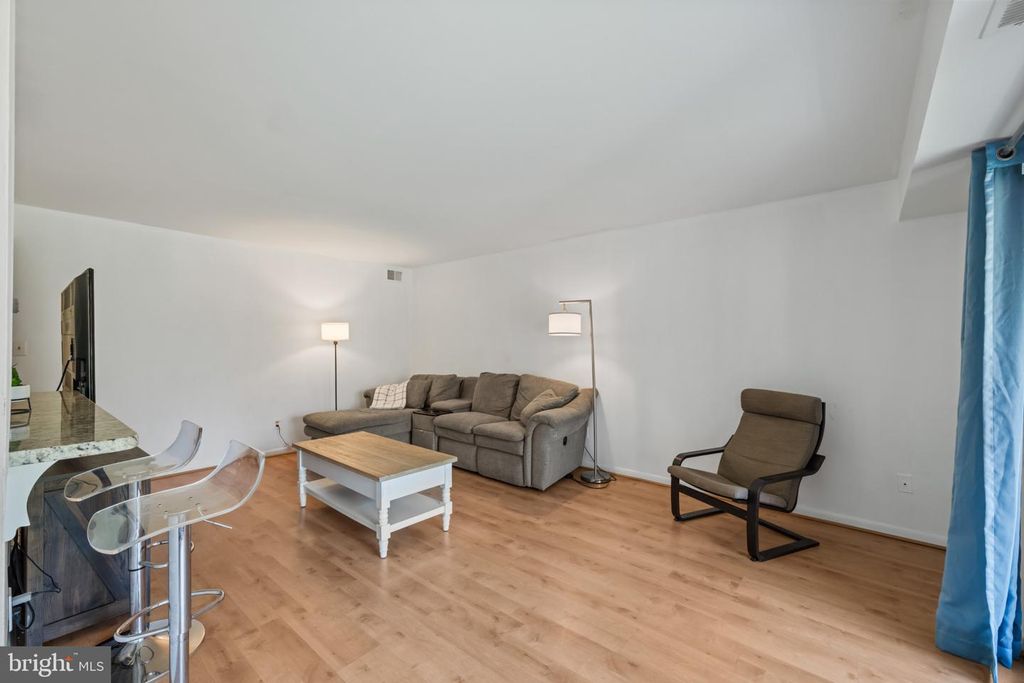 Image 4 of property listing at 5 ELPHIN #301, Lutherville Timonium, MD 21093