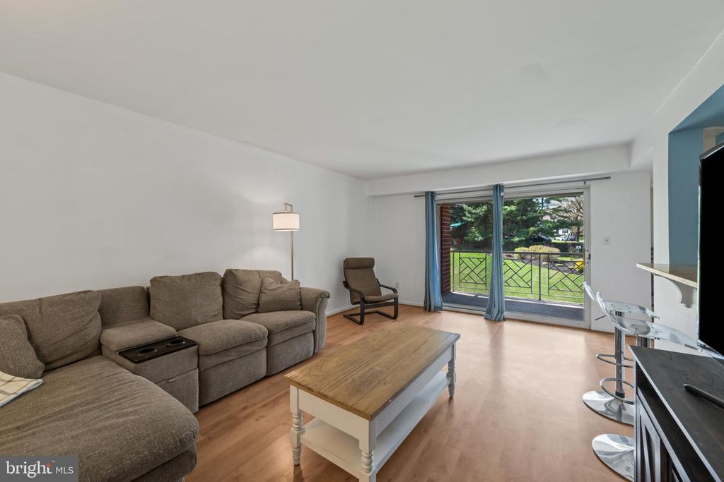 Image 7 of property listing at 5 ELPHIN #301, Lutherville Timonium, MD 21093