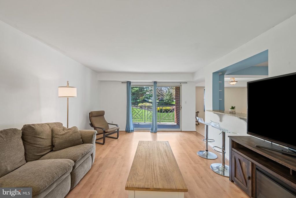 Image 8 of property listing at 5 ELPHIN #301, Lutherville Timonium, MD 21093