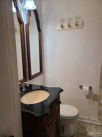 415 Gibbs Rd, Pensacola, FL 32507