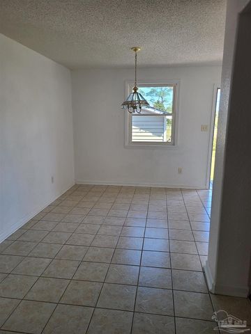 415 Gibbs Rd, Pensacola, FL 32507