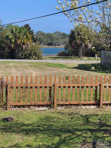 415 Gibbs Rd, Pensacola, FL 32507