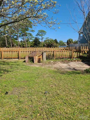 415 Gibbs Rd, Pensacola, FL 32507
