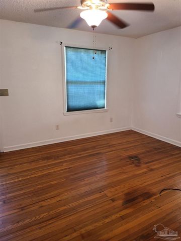 415 Gibbs Rd, Pensacola, FL 32507