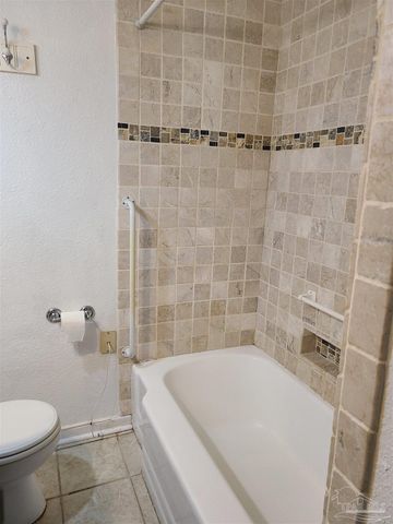 415 Gibbs Rd, Pensacola, FL 32507