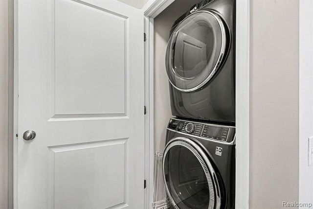 350 Jeff Keeton Drive, Hazel Park, MI 48030