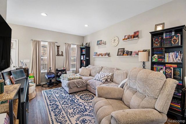 350 Jeff Keeton Drive, Hazel Park, MI 48030