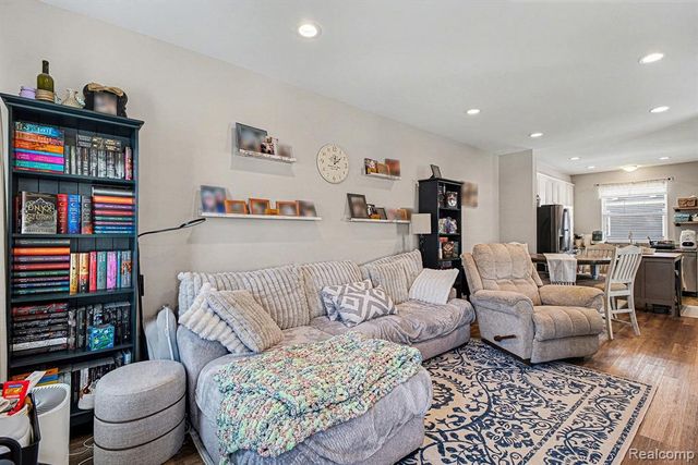 350 Jeff Keeton Drive, Hazel Park, MI 48030