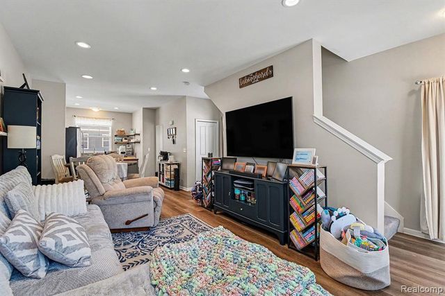 350 Jeff Keeton Drive, Hazel Park, MI 48030