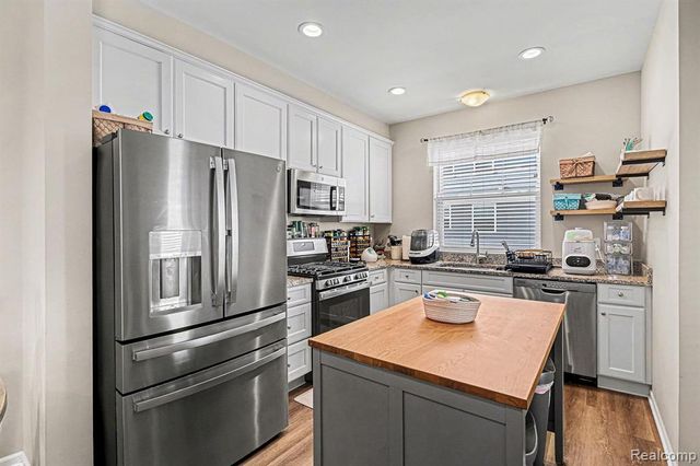 350 Jeff Keeton Drive, Hazel Park, MI 48030