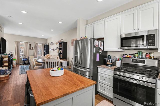 350 Jeff Keeton Drive, Hazel Park, MI 48030