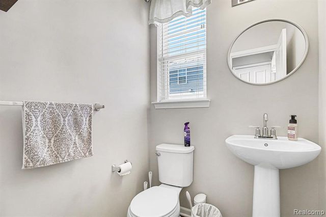 350 Jeff Keeton Drive, Hazel Park, MI 48030