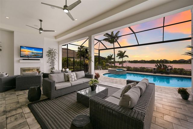 8134 PAVIA WAY, Bradenton, FL 34202