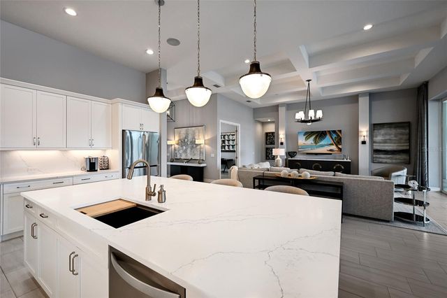 8134 PAVIA WAY, Bradenton, FL 34202