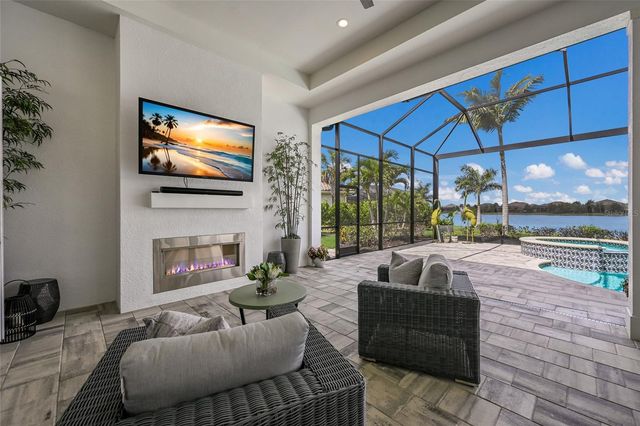 8134 PAVIA WAY, Bradenton, FL 34202