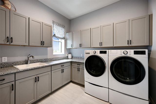 8134 PAVIA WAY, Bradenton, FL 34202