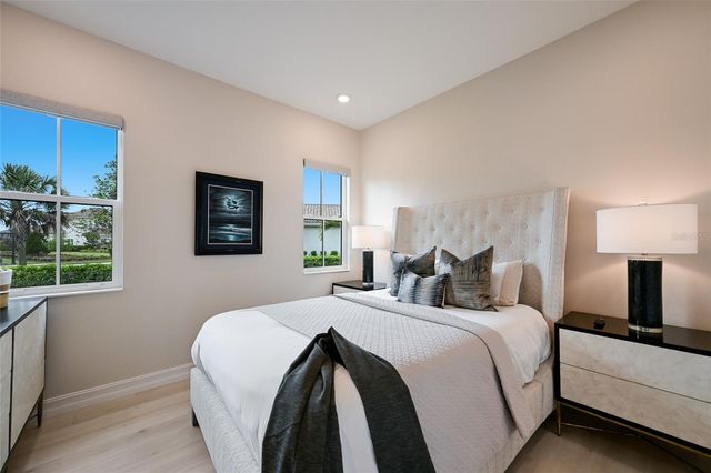 8134 PAVIA WAY, Bradenton, FL 34202