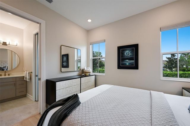 8134 PAVIA WAY, Bradenton, FL 34202