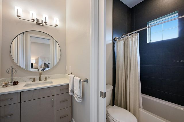 8134 PAVIA WAY, Bradenton, FL 34202