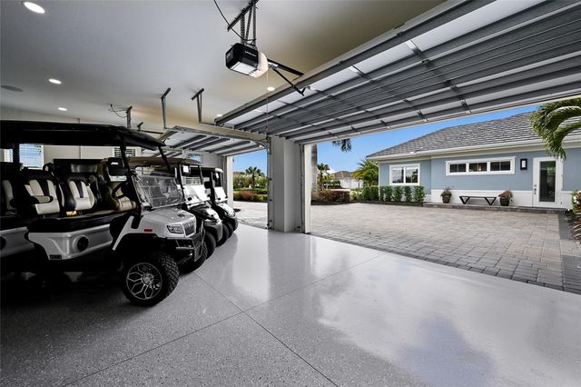 8134 PAVIA WAY, Bradenton, FL 34202