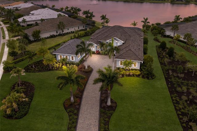 8134 PAVIA WAY, Bradenton, FL 34202