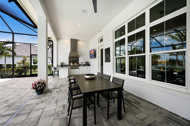 8134 PAVIA WAY, Bradenton, FL 34202