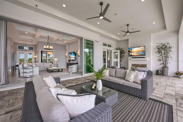 8134 PAVIA WAY, Bradenton, FL 34202