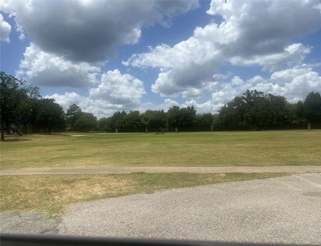 132 Colonial Drive, Mabank, TX 75156