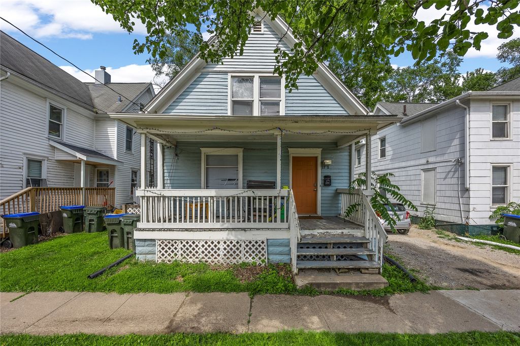 17 S Johnson Street, Iowa City, IA 52240