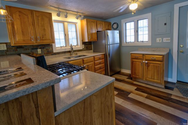 8917 E Circle Drive S Drive, Syracuse, IN 46567