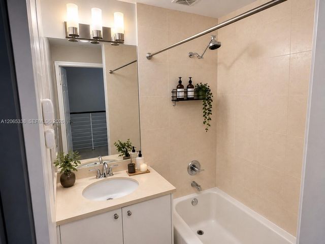60 SW 13th Street 3219, Miami, FL 33130