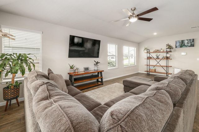 413 Hunter LOOP, Bertram, TX 78605