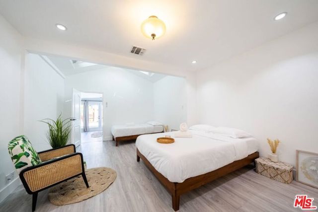 11331 Isleta Street, Los Angeles, CA 90049