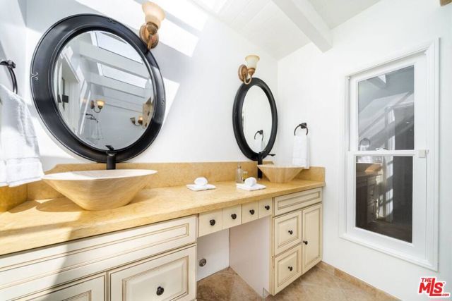 11331 Isleta Street, Los Angeles, CA 90049