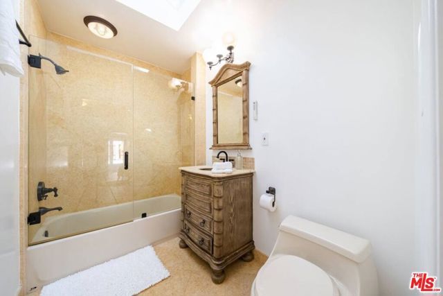 11331 Isleta Street, Los Angeles, CA 90049