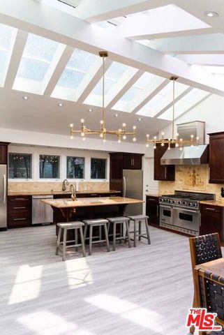 11331 Isleta Street, Los Angeles, CA 90049