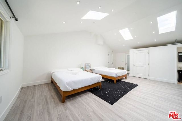 11331 Isleta Street, Los Angeles, CA 90049