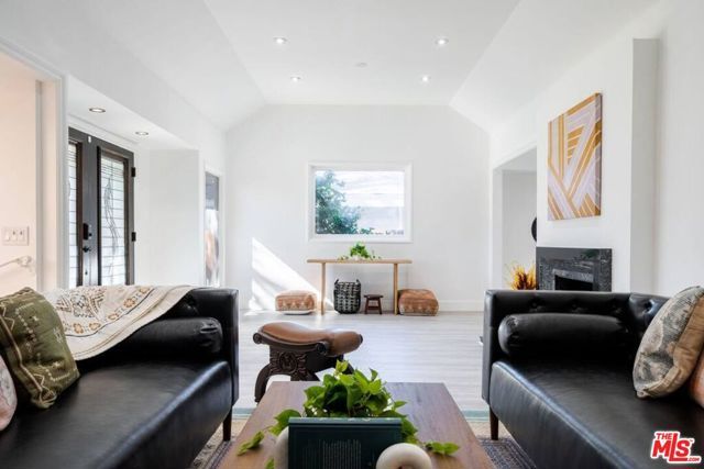 11331 Isleta Street, Los Angeles, CA 90049