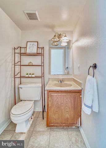 4936 MCFARLAND DR, Fairfax, VA 22032